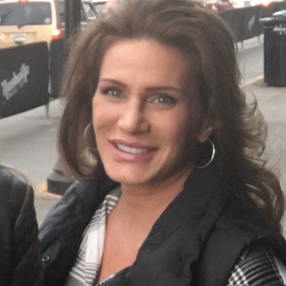 Meet your Posher, Janet - Picture 1 of 1